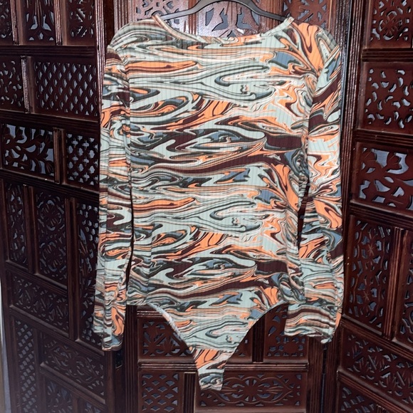 NWOT RUE 21 Multicolor Swirl Long Sleeve Bodysuit. Size XL. - Picture 3 of 5